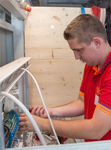 Elektroniker (Fachrichtung Energie- Gebäudetechnik) Pierre Kraus aus Dieblich, beschäftigt bei Elektro Pretz GmbH & Co. KG aus Koblenz.