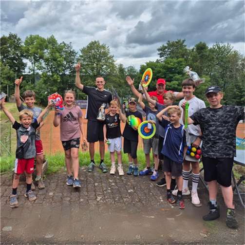 Elf Kinder und Jugendliche erlernten das Tennisspielen.  Foto: TC Linz