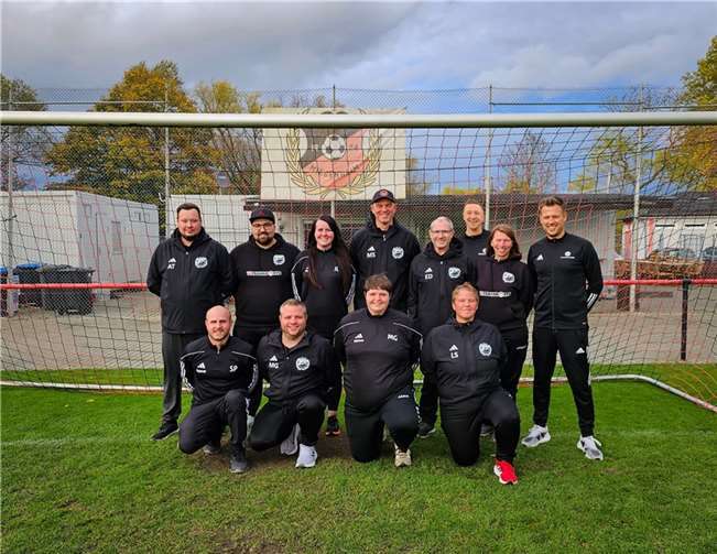 Elf Sportfreunde haben sich dazu entschieden, das Kindertrainer-Zertifikat über den Fußballverband Rheinland zu absolvieren. Foto: privat