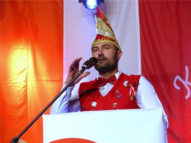 Elferratsmitglied Sebastian Sutorius erfreute mit Weisheiten über das Internet und einigen Ü40-Dating-Versuchen. Foto: TE