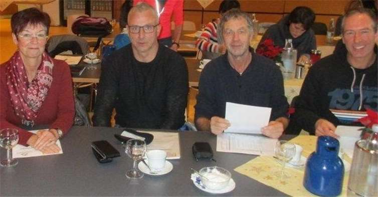 Elfi Stockdreher (stellvertretende Abteilungsleiterin Turnen), Hans-Peter Kress (Abteilungsleiter Turnen), Rudi Vogel (Vereinsvorstand) und Marcus Tilch (Übungsleiter Abteilung Turnen) (v.l.).  Privat