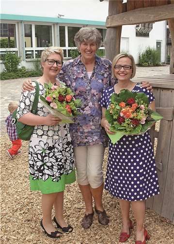 Elina Harvard, Rektorin Anjo Närdemann und Daniela Menzel.privat