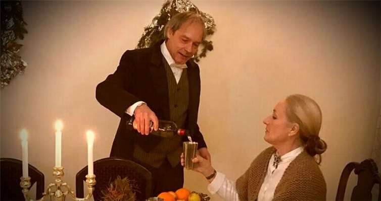 Elisabeth Becher-Lemaire und Bernd Großmann bei ihrem traditionellen Skech „Dinner for one“.Foto: privat