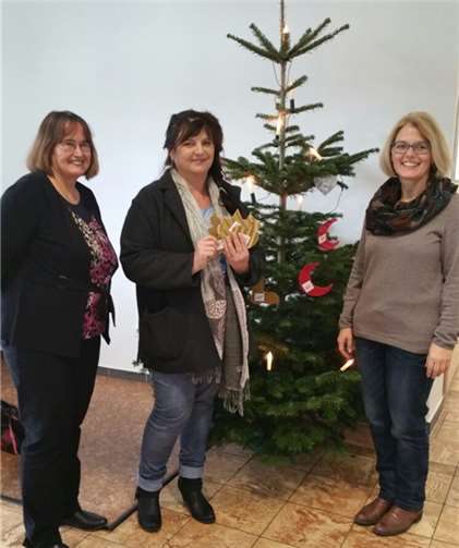 Elisabeth Derra und Ursula Schmitten dankten für die Spende.Privat