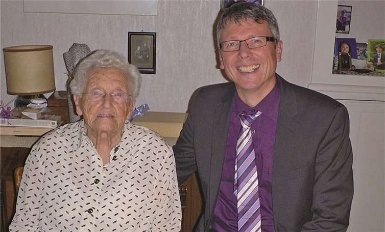 Elisabeth Höfer mit Ortsbürgermeister Norbert Bahl.privat