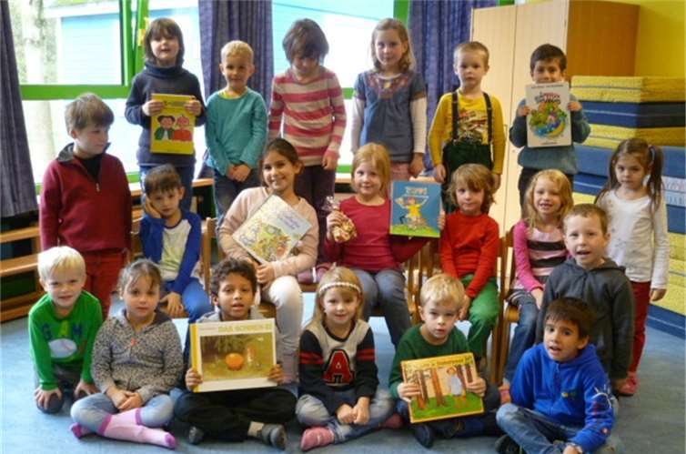 Elisabeth Riedel und Maya Bamerni lasen den "Schulpferden" aus Remagen vor und trugen ihren Teil dazu bei, in den Vorschulkindern die Leselust zu wecken.privat