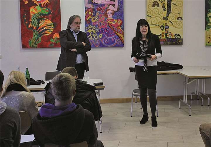 Elisabeth Russell-Klein sprach die einleitenden Worte zur Autorenlesung von Ernst Heimes an der Realschule plus Untermosel. privat