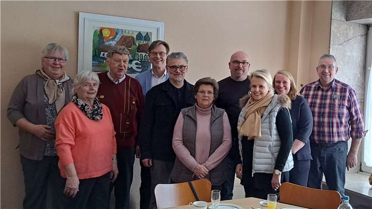 Elisabeth Schmitz, Monika Bermel, Horst Schmitz, Pfarrer Norbert Missong, Wolfgang Weber, Monika Leinz, Joachim Praml, Kirsten Baier, Cornelia Praml und Lothar Schmitz. Foto: Sandra Rheindorf-Weber