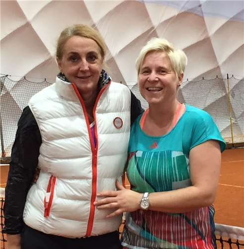 Elke Hofmann und Andrea Fuß konnten das erste Spiel für sich entscheiden. privat