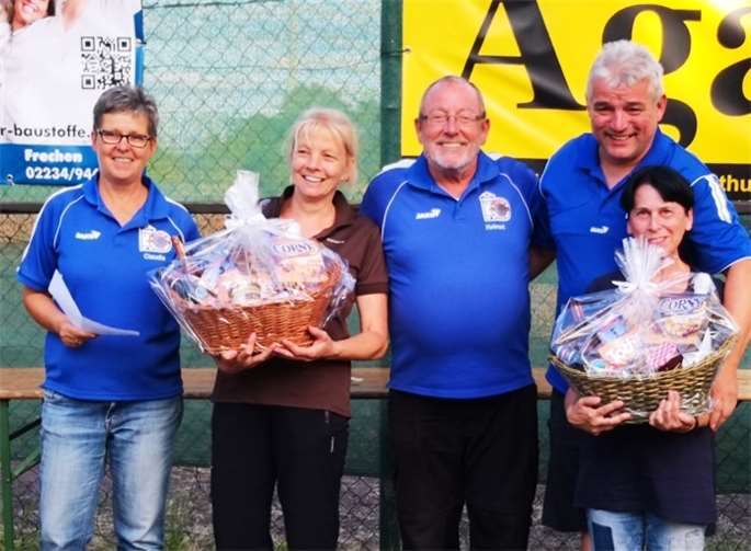 Elke Neidhöfer und Rita Schmitz freuen sich über ihren ersten Platz. privat