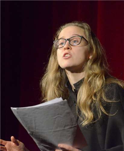 Ella Anschein bei ihrem ersten Solo-Programm im VP. Foto: Gerd Engel