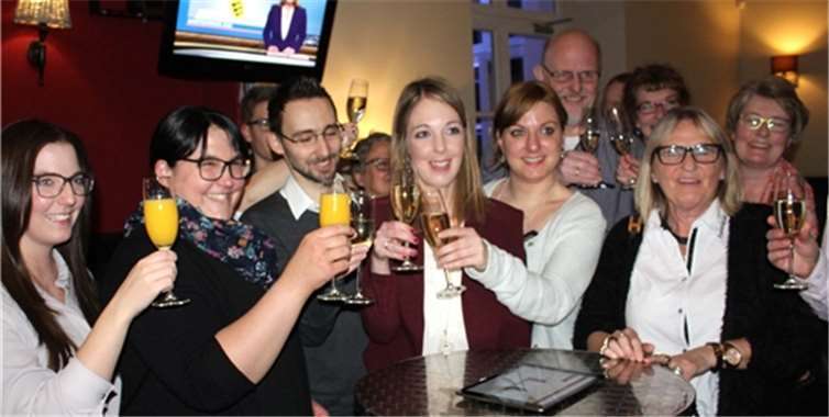 Ellen Demuth (mitte) hatte auf der CDU-Wahlparty in Linz, trotz der Verluste der CDU in Rheinland-Pfalz, allen Grund zu feiern. DL