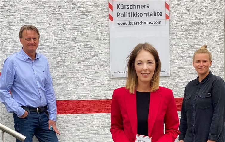 Ellen Demuth (mittig) mit Andreas und Katrin Holzapfel. Foto: privat