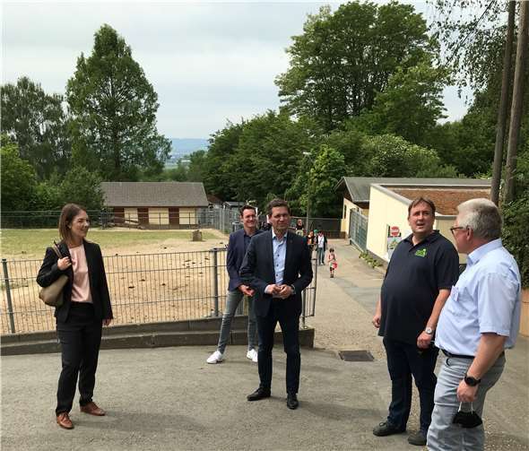 Ellen Demuth und Christian Baldauf im Neuwieder Zoo.Quelle: Büros von Ellen Demuth