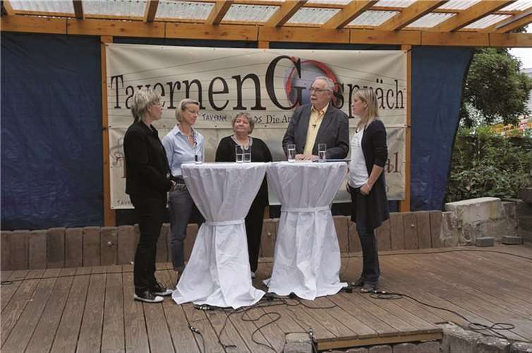 Ellen Schäfer, Karin Rodens, Ehefrau Sigrid, Moderator Martin Quandt und Christina Hildebrandt (v.l.) privat