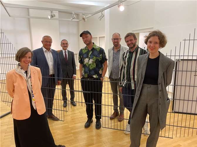 Elmar Hermann, Ani Schulze und Christoph Westermeierzeigen ihre Werke im Roentgenmuseum in Neuwied.Fotos: Kreisverwaltung