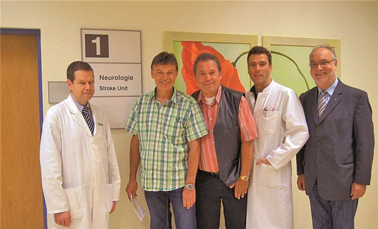 Elmar Stoffel, 2.v.l., bei der Scheckübergabe ans Brüderhaus Koblenz.privat