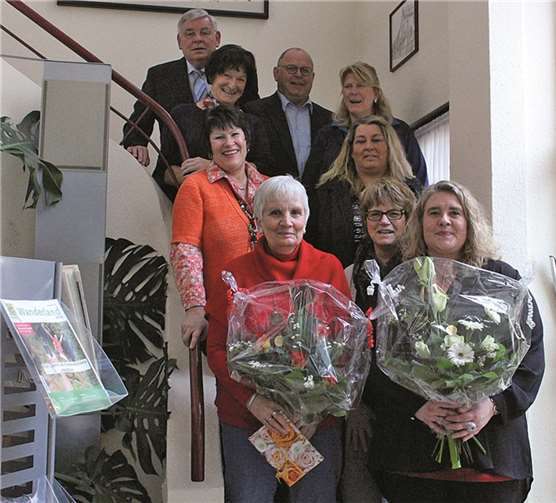 Elsbeth Göderz, Marlene Weiler, Thekla Daub, Karl Nachtsheim (inks nach oben), Silke Steffen Vogel, Irmgard Holm, Elvira Horst, Annette Nördershäuser, Jürgen Lehnig Emden (rechts nach oben)privat