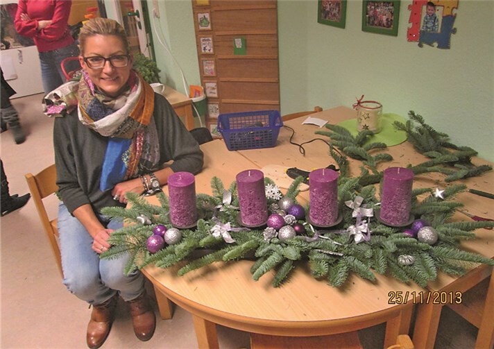 Elternaktion: Adventkranzbinden Eltern in Aktion. privat