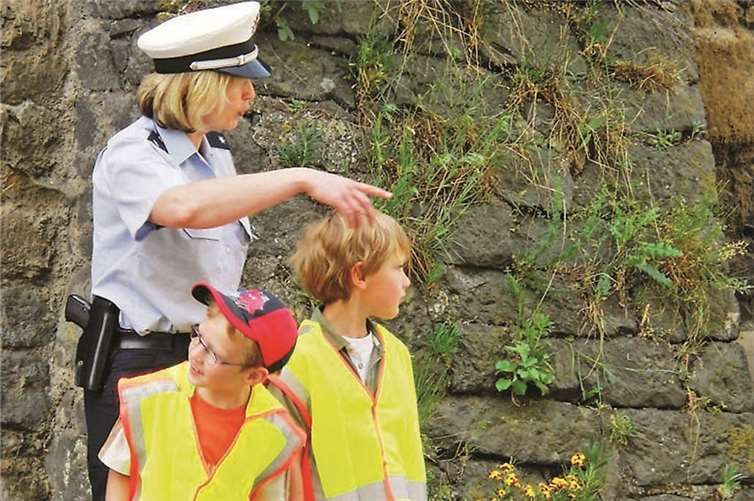 Eltern sollten rechtzeitig daran denken den Schulweg gemeinsam mit ihren Kindern einzuüben. Foto: Polizei