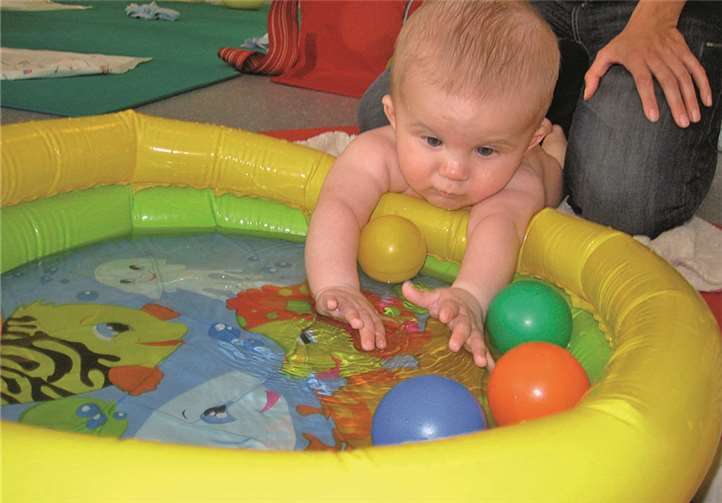 Eltern und Babys können bei B.A.B.I.-Zeit in entspannter Atmosphäre alle möglichen Spiel- und Bewegungsmöglichkeiten ausprobieren. privat