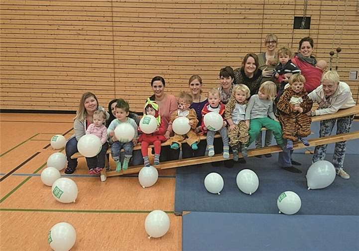 Eltern und Kinder hatten großen Spaß beim gemeinsamen Feiern.