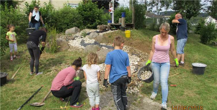 Eltern und Kinder waren gemeinsam im Einsatz.privat