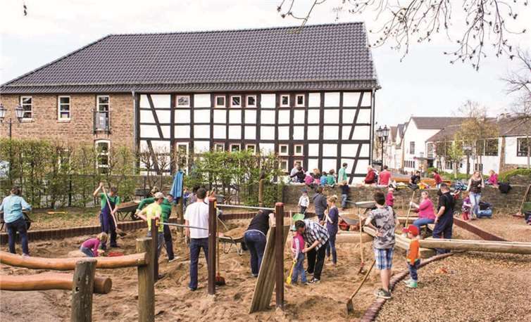 Eltern und Kinder waren mit Spaß und Eifer bei der Sache. privat