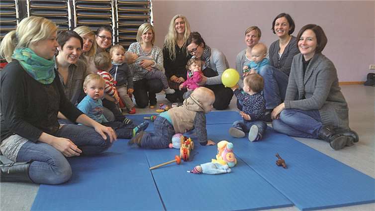 Elterncafé in Löf gibt schwangeren und jungen Eltern Antwort.privat