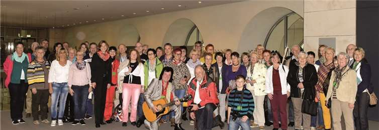 "Elvis" Winfried Henne besuchte jüngst mit seinen "Fans" den Deutschen Bundestag in Berlin. privat