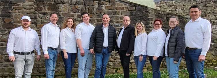 Emanuel Tillmann (Pressesprecher), Mayk Patella (Gardesprecher), Tanja Patella (Kassiererin) Niklaas Gemein (Beisitzer), Michael Tillmann (1. Vorsitzender), Rolf Weber (Musikervertreter), Desirée Lembke (Elternsprecherin), Annette Reuter (Tanzgruppenvertreterin), Stefanie Lenz (Jugendwart).  Foto: privat