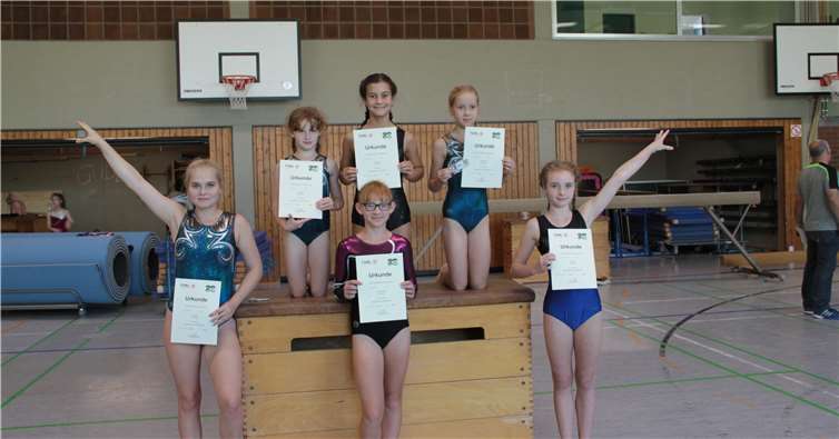 Emilia Flato, Leonie Scholz, Franziska Lamert, Alice Büter, Darya Novoselov, Emilia Pfaffe (v.l.). Foto: Monika Fuchs