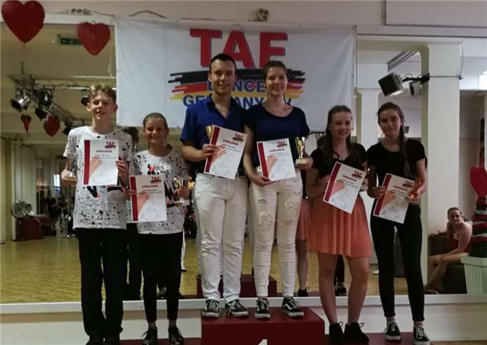 Die Deutsche Meisterschaft kann kommen Emilija Bucel und Tom Andrae kamen bei den Junioren auf Rang zwei.
