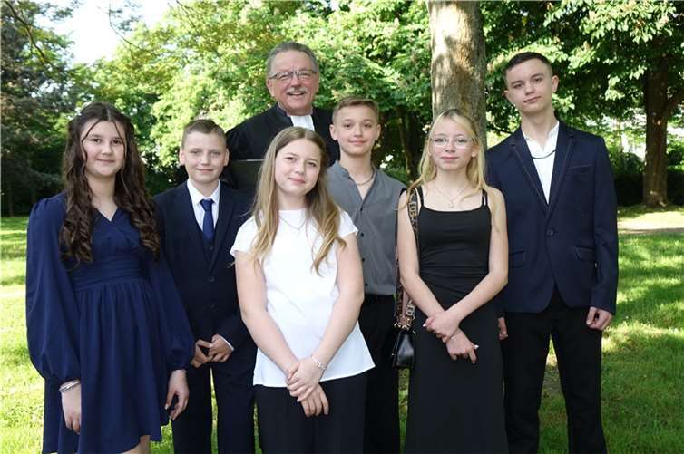 Emily Milena ,Joshaur, Cataley, Till-Damian und Marc-Alexander freuen sich über ihre Konfirmation. Fotos: Jürgen Grab