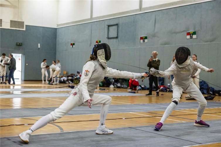 Emily Nierenberg trifft ihre Gegnerin in der Vorrunde auf die Weste.