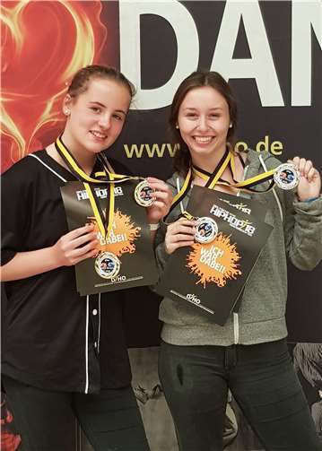 Emma Quantius und Joana Bungert freuten sich über ihre Erfolge.  Privat