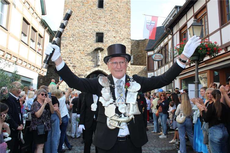 Emotion und Tradition beim Einzug in die Stadt.  Foto: DU