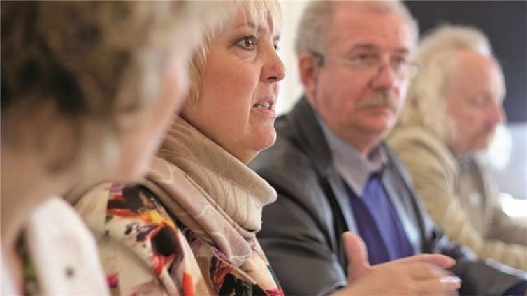 Emotional sehr betroffen sprach Claudia Roth in Remagen.