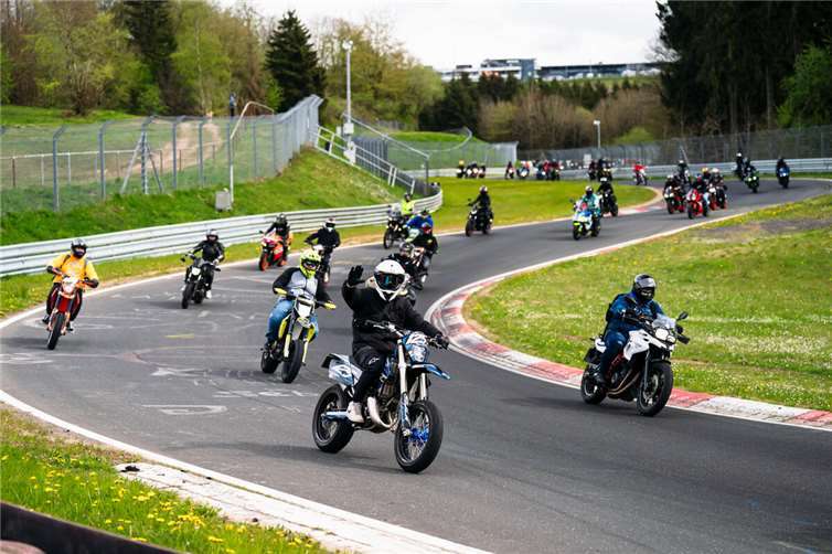 Emotionales Highlight: Der gemeinsame Korso über die Nordschleife zum Abschluss des Events.   Foto: Gruppe C | Georgi Todorov