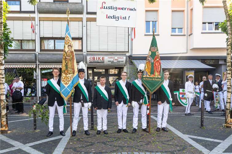 Empfang der Kirchenfahnen. 