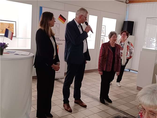 Empfang im Ratssal: Pascale Bories, Bürgermeisterin von Villeneuve lez Avignon, Bürgermeister Ludwig Banken, Hedwig Schmitt-Wojcik, Vorsitzende der Partnerschaftsvereinigung Villeneuve – Rheinbach, Birgit Willkens-Borbe, stellvertretende Vorsitzende der Partnerschaftsvereinigung.