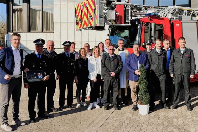 Ende März 2025 wurde das neue Hubrettungsfahrzeug der Verbandsgemeinde Pellenz feierlich eingesegnet und offiziell an die Löscheinheit Kruft übergeben. Foto: privat