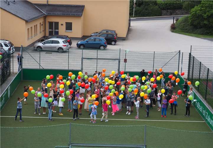 Ende des Abschieds-Tages mit der Luftballon-Aktion.