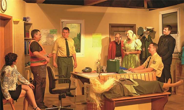 Ende gut alles gut. Die aufgefundene Tote ist augenscheinlich eine Schaufensterpuppe. Von wegen...!TE