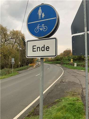 Endet der Ausbau der Radwege in Andernach bereits, bevor er begonnen hat? Radweg an der L 121 Richtung Weißenthurm vor der gefährlichen Querung an der Nettebrücke. Foto: privat