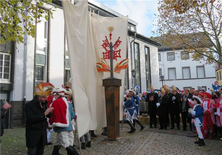 Endlich, die Prinzen-Säule ist enthüllt!Fotos: MKA