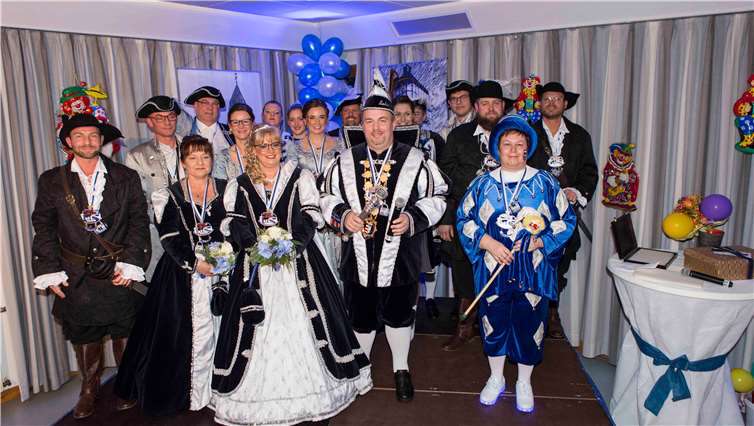 Endlich war es soweit, nach zweieinhalb Jahren Wartezeit wurden Prinz Markus I. „von Blau und Weiß“ und Prinzessin Sabine I. „vom Wasserturm“ in Amt und Würden eingeführt.Foto: privat