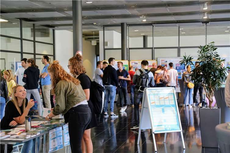 Endlich wieder vor Ort: Studieninteressierte Schülerinnen und Schüler erwartet ein buntes Programm direkt am Campus Remagen.  Foto: privat