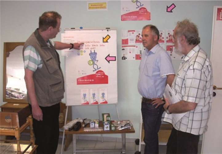 Energieberater Hubertus Lampe, Geschäftsführer Aktion Arbeit Rudolf Hammes und der Caritas-Geschäftsführer Rudolf Düber freuten sich über die Unterstützung ihres Projektes.privat