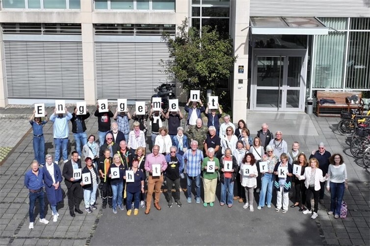 Engagement macht stark! vor dem Rheinbacher Rathaus